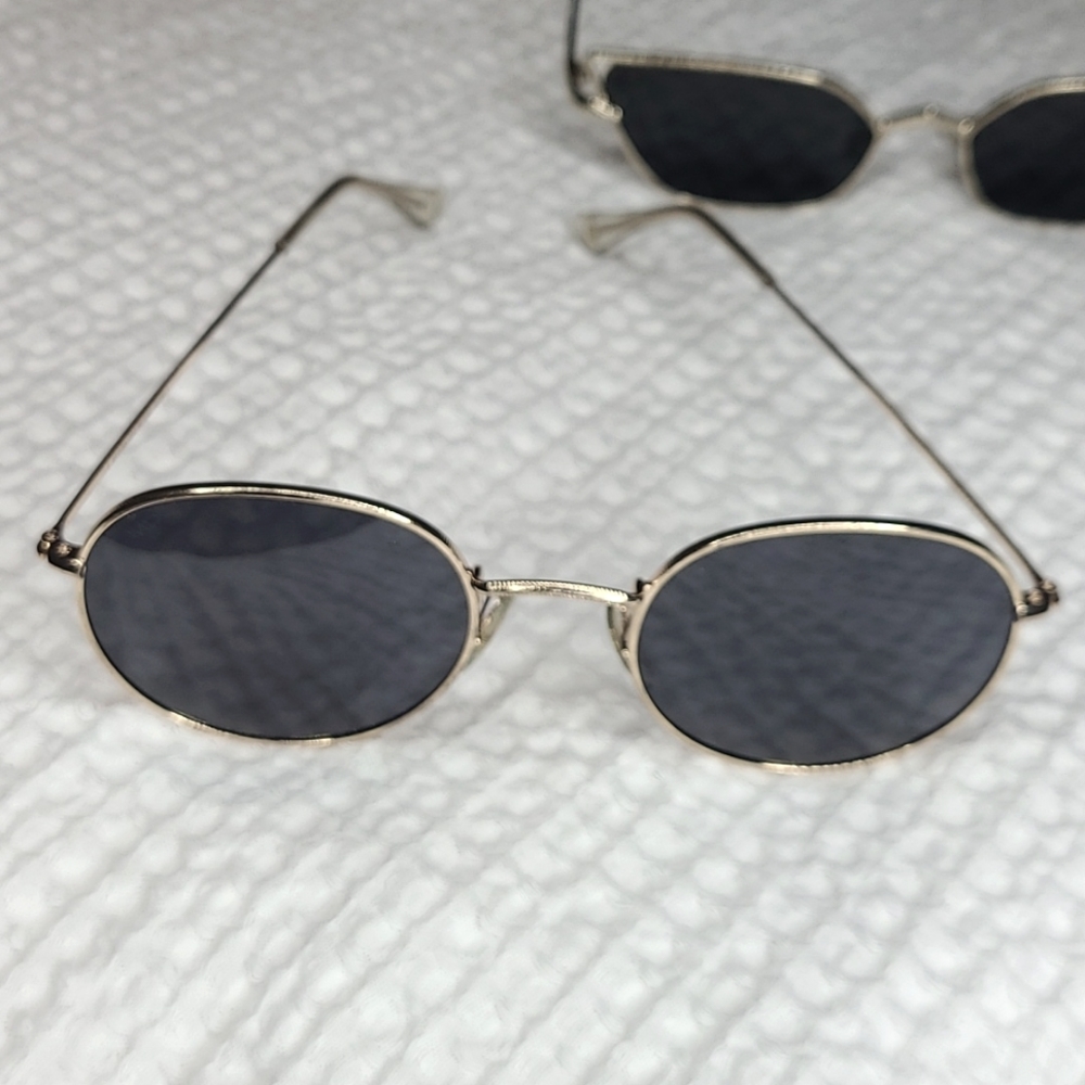 Two Sun glases - Picture 3 of 5